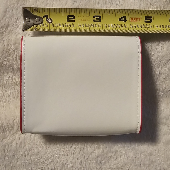 Hello Kitty Mini Crossbody Bag - Picture 3 of 5